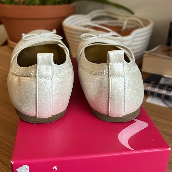 Nina Esther-T Ivory Pearlized Girl’s Shoes - Picture 4 of 8